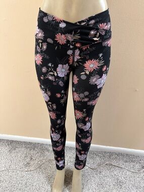So Brand Black Floral The Sporty Pant Leggings Crossover 7/8 Legging Size S EUC